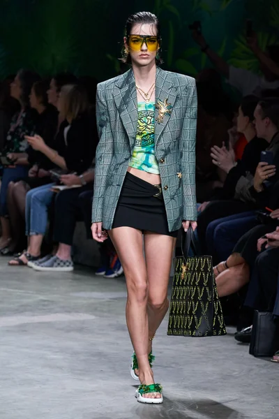 Look 17